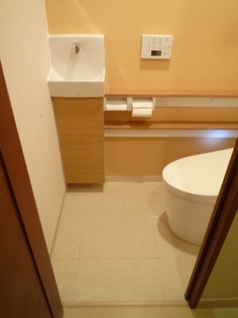 TOTO ネオレスト・ハイブリット手洗器付にお取替え